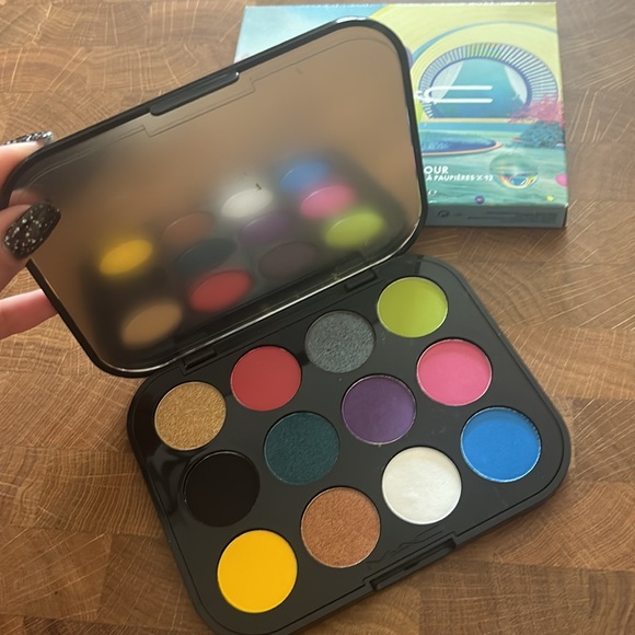 MAC Cosmetics Connect in Color Eye Shadow Palette - Picture 2 of 3